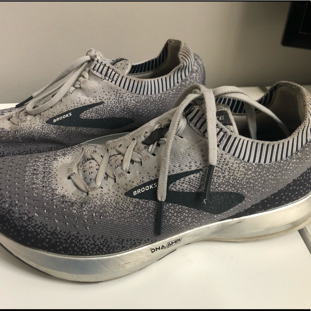 Brooks levitate 2- Silver